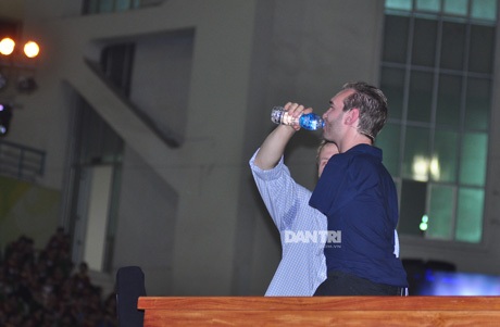 Thời tiết thất thường tại Hà Nội khiến Nick lộ rõ sự mệt mỏi