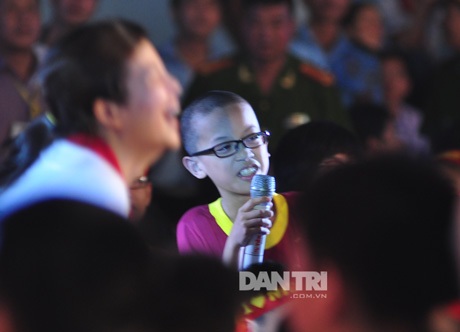 Câu hỏi có phần tế nhị của em nhỏ...