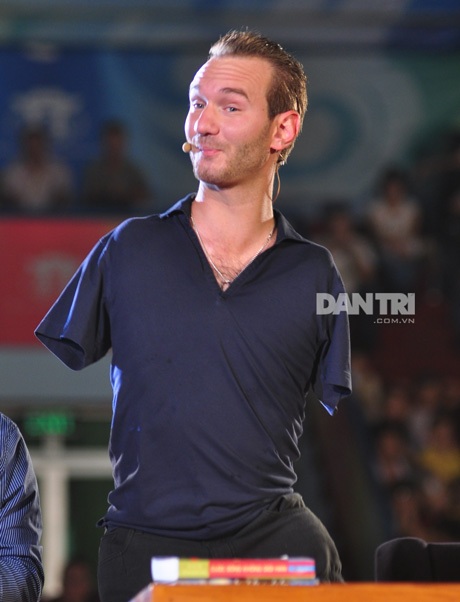 ...khiến Nick lần đầu lộ vẻ bối rối.