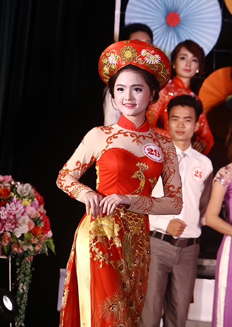 “Chị Kính hồng" xinh đẹp đăng quang Miss HV Ngân hàng - 6 Các thí sinh khoe dáng nuột nà trong trang phục dân tộc