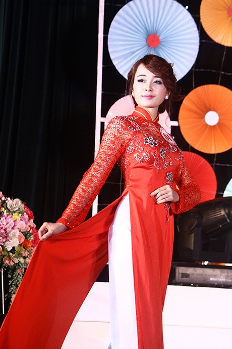 “Chị Kính hồng" xinh đẹp đăng quang Miss HV Ngân hàng - 7 Các thí sinh khoe dáng nuột nà trong trang phục dân tộc