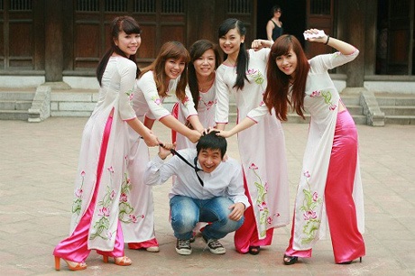 Hè về sinh viên nô nức khoe ảnh kỉ yếu đậm chất thơ - 6 Bức ảnh tinh nghịch, đáng yêu của các bạn Sinh viên trường Đại học Hòa Bình