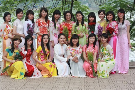 Hè về sinh viên nô nức khoe ảnh kỉ yếu đậm chất thơ - 3 Bờ Hồ...