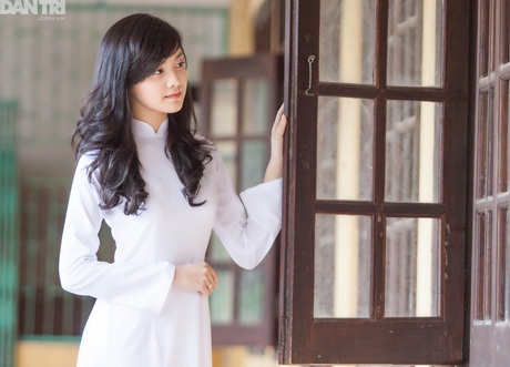 Hoa khôi 9X xứ chè tinh khôi trong áo dài trắng - 3 Hoàng Dung