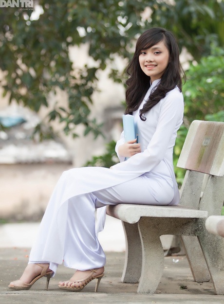 Hoa khôi 9X xứ chè tinh khôi trong áo dài trắng - 5 Hoàng Dung