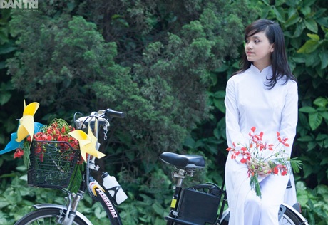 Hoa khôi 9X xứ chè tinh khôi trong áo dài trắng - 10 Hoàng Dung