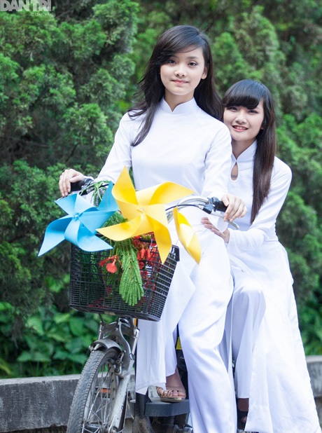 Hoa khôi 9X xứ chè tinh khôi trong áo dài trắng - 11 Hoàng Dung