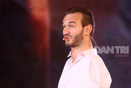 Nick Vujicic diễn thuyết trước 15.000 khán giả SVĐ Mỹ Đình