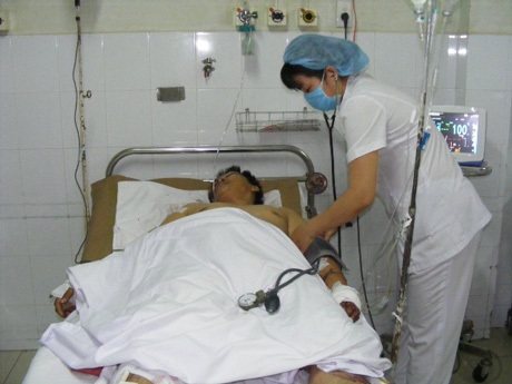 Vụ tai nạn 7 người chết qua lời kể nạn nhân sống sót - 1 Nạn nhân vụ tai nạn đang được điều trị tại Bệnh viện Đa khoa Bình Thuận.