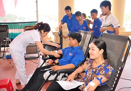 Người dân hào hứng tham gia hiến máu