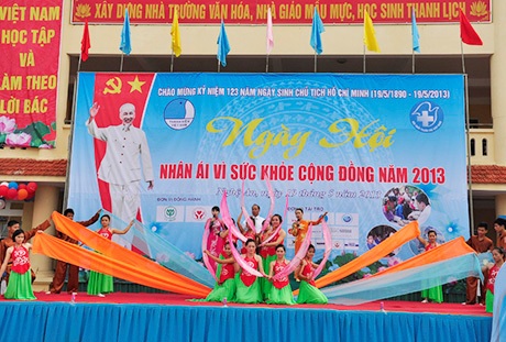 Văn nghệ chào mừng Ngày hội nhân ái vì sức khoẻ cộng đồng của tuổi trẻ tỉnh Nghệ An