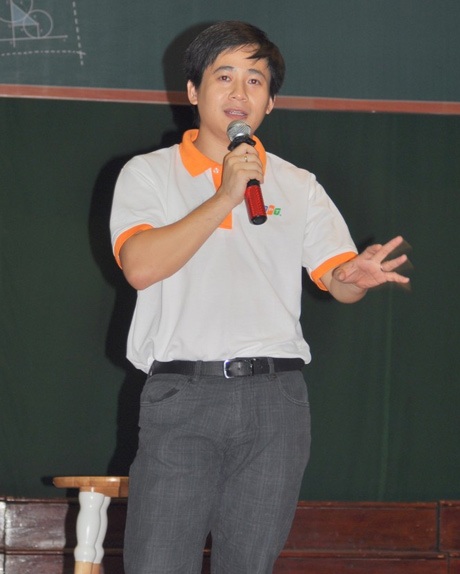 Chàng trai từ chối lương 700 USD để nhận 3 triệu đồng/tháng - 2 Lê Hồng Việt giao lưu với sinh viên trường Bách Khoa