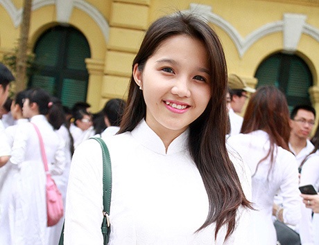 Nữ sinh Việt Đức xinh xắn diện áo dài dự lễ bế giảng - 7 Nét đẹp tinh khôi của nữ sinh Việt Đức