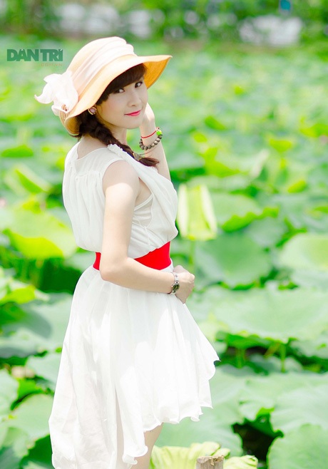 Lựa chọn trang phục nào để tỏa sáng bên hoa sen? - 11 Bài: