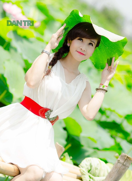 Lựa chọn trang phục nào để tỏa sáng bên hoa sen? - 10 Bài: