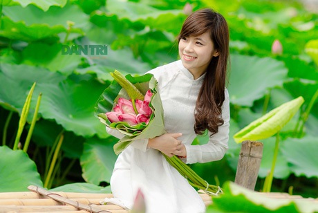 Lựa chọn trang phục nào để tỏa sáng bên hoa sen? - 6 Lựa chọn trang phục nào để tỏa sáng bên hoa sen?