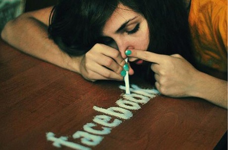 Cận ngày thi, sĩ tử không dứt được "cơn nghiện" Facebook - 1 Ảnh minh hoạ Facebook gây nghiện không kém gì chất kích thích.