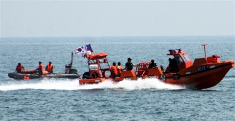 Cảnh sát biển Việt - Hàn giữa trập trùng khói lửa - 5 Phối hợp cứu hộ, cứu nạn.