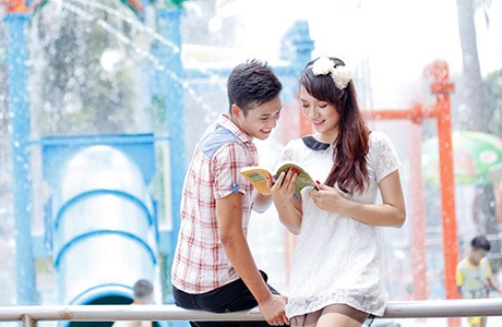 Mùa hè Tây Hồ rực rỡ và lãng mạn qua góc máy trẻ - 1 Mai Châm