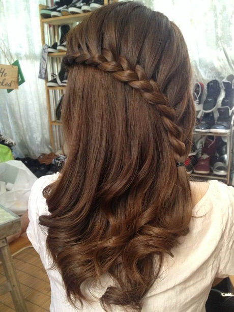 Những dịch vụ “chiều lòng” khách teen mùa sen - 5 Tết tóc sao cho phù hợp với từng khuôn mặt và trang phục không hề đơn giản.