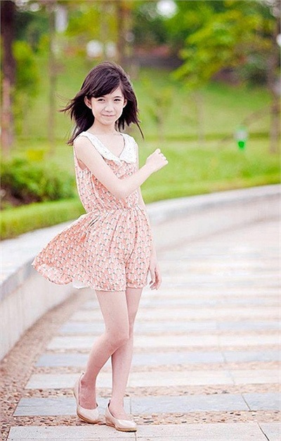 Những nữ sinh “trăng rằm” xinh đẹp dự thi lớp 10 - 9 Nguyễn Mai Vy sinh năm 1998, hiện đang là học sinh Trường THCS Chu Văn An, Hà Nội. Mai Vy th