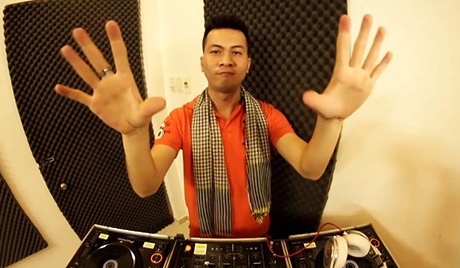 Clip "phù thuỷ" âm thanh biến tấu tiếng đàn bầu đầy cuốn hút - 2 Hình ảnh Việt Nam gần gũi thân thương trong clip