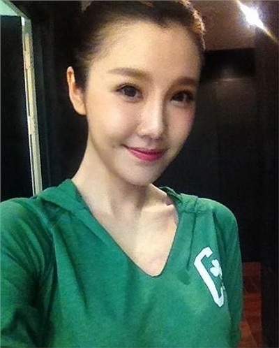 Ngắm nữ MC xinh đẹp nhất Trung Quốc - 2 Lưu Ngữ Hy đang làm MC mục thể thao cho kênh truyền hình trung ương Trung Quốc (CCTV)