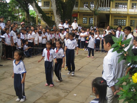 Những trò chơi dân gian thấm sâu trong ký ức tuổi thơ - 7 Những trò chơi dân gian thấm sâu trong ký ức tuổi thơ