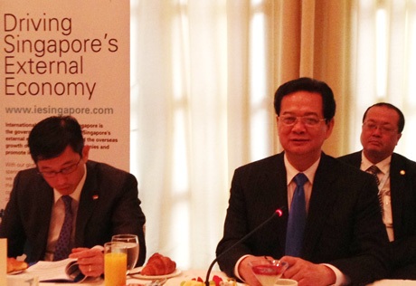 “Các dự án của Singapore tại Việt Nam là hình mẫu về tổ chức quản lý” - 1 Thủ tướng Nguyễn Tấn Dũng trong buổi tiếp các doanh nghiệp của Singapore đang đầu tư tại Việt Nam.