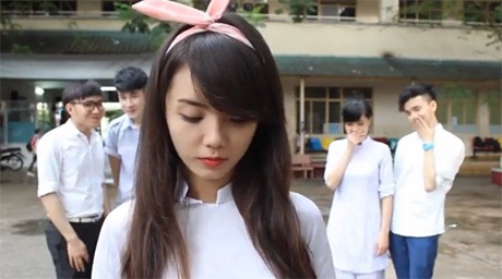 Clip thầy điển trai Khắc Hiếu chỉ vẽ học trò yêu đúng cách