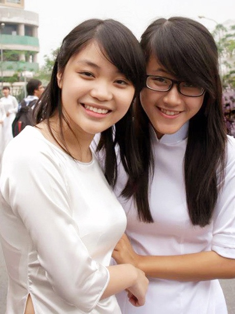 Nữ sinh chuyên Ams xinh xắn nhận học bổng 11 trường ĐH Mỹ - 2 Kim Anh và bạn học trong một hoạt động tại trường Ams.