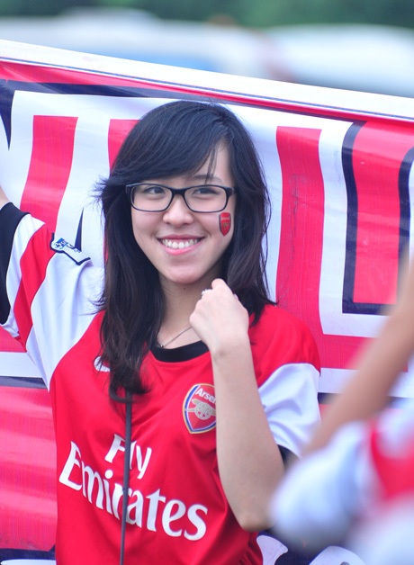 Những nữ CĐV đáng yêu của CLB Arsenal tại Mỹ Đình