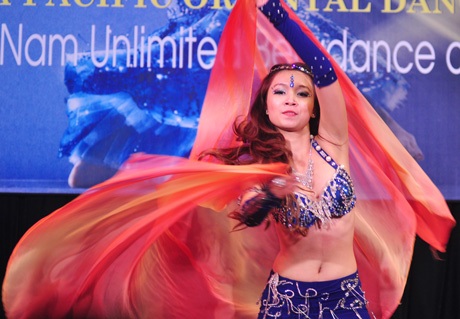 Nữ sinh Marie Curie giành giải Bạc bellydance quốc tế - 1 Một trong những tiết mục ấn tượng tại giải bellydance quốc tế lần này.