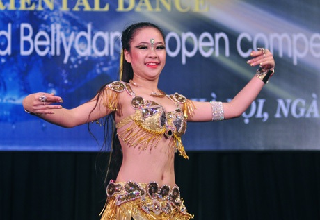 Nữ sinh Marie Curie giành giải Bạc bellydance quốc tế - 2 Hoàng Thùy Linh thiếu chút may mắn để đăng quang.