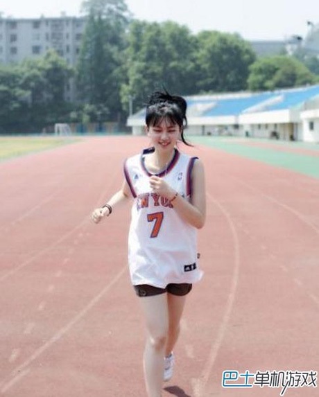 Chơi bóng rổ, nữ sinh Trung Quốc vụt trở thành “hotgirl” - 2 Vũ Phong