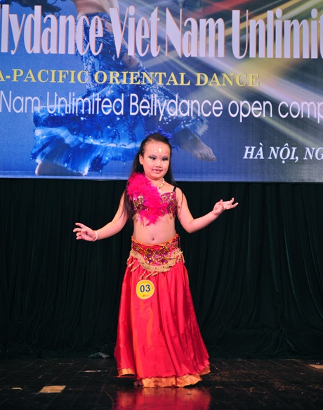 Ngắm thiên thần nhí say sưa trong vũ điệu bellydance - 6 Vũ Phong