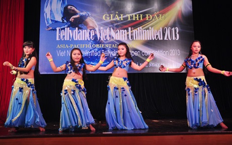 Ngắm thiên thần nhí say sưa trong vũ điệu bellydance - 5 Vũ Phong