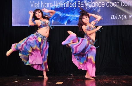Ngắm thiên thần nhí say sưa trong vũ điệu bellydance - 11 Vũ Phong