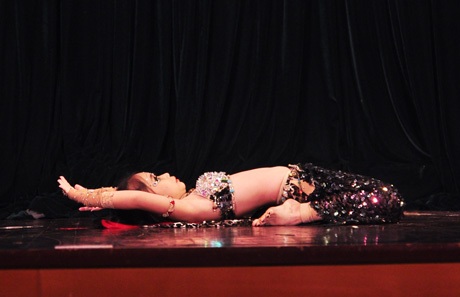 Ngắm thiên thần nhí say sưa trong vũ điệu bellydance - 10 Vũ Phong