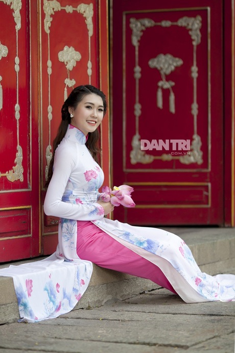 Ngắm nữ sinh Hàng không đáng yêu trong tà áo dài thướt tha - 3 Hoàng Dung