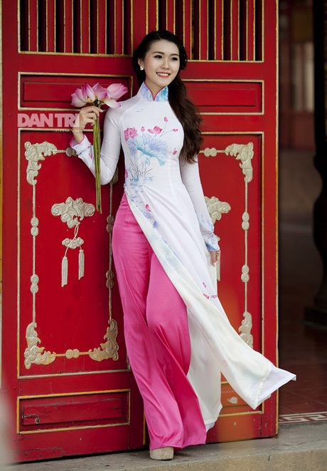 Ngắm nữ sinh Hàng không đáng yêu trong tà áo dài thướt tha - 4 Hoàng Dung