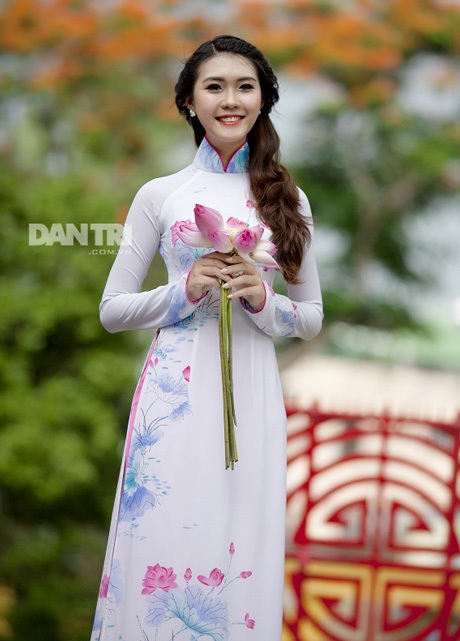 Ngắm nữ sinh Hàng không đáng yêu trong tà áo dài thướt tha - 5 Hoàng Dung