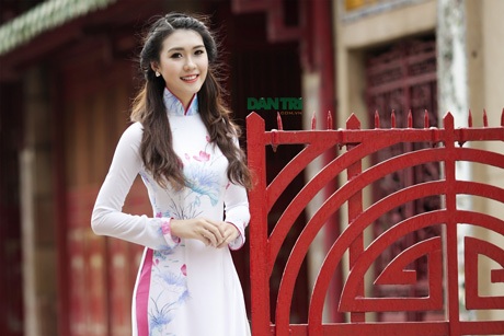 Ngắm nữ sinh Hàng không đáng yêu trong tà áo dài thướt tha - 11 Hoàng Dung