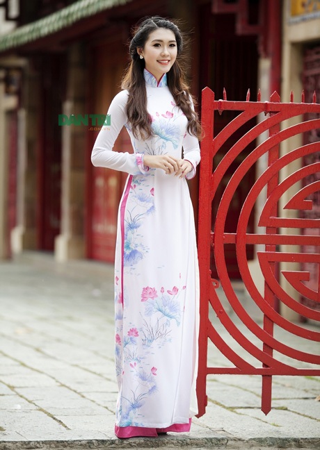 Ngắm nữ sinh Hàng không đáng yêu trong tà áo dài thướt tha - 12 Hoàng Dung