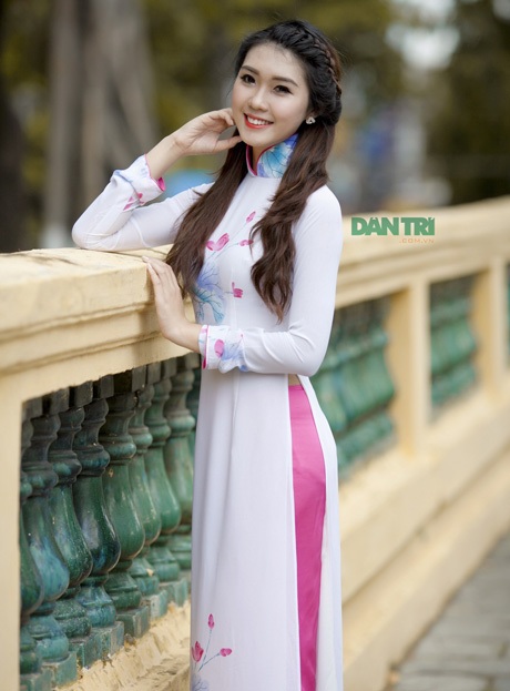 Ngắm nữ sinh Hàng không đáng yêu trong tà áo dài thướt tha - 13 Hoàng Dung