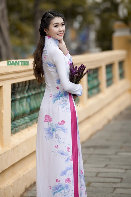 Ngắm nữ sinh Hàng không đáng yêu trong tà áo dài thướt tha - 14 Hoàng Dung