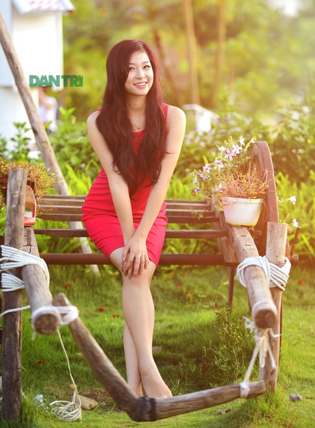 Ngắm nữ sinh Kinh tế xinh tươi, căng tràn sức sống - 2 Hoàng Dung