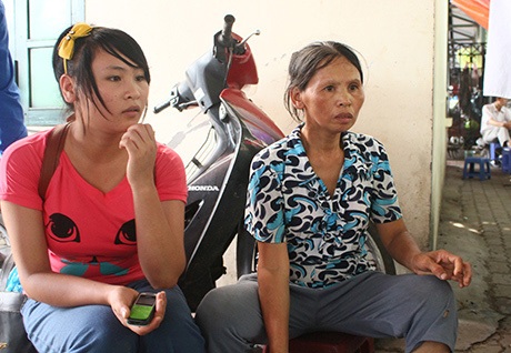 Hai mẹ con chưa hết bàng hoàng vì trải qua gần một ngày trong lo lắng, hoảng sợ.