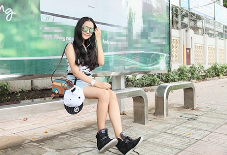 Và một Tam Triều Dâng nhí nhảnh, cá tính với chiếc mũ snapback.