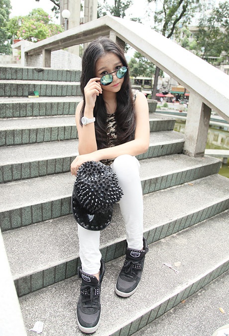 Và một Tam Triều Dâng nhí nhảnh, cá tính với chiếc mũ snapback.